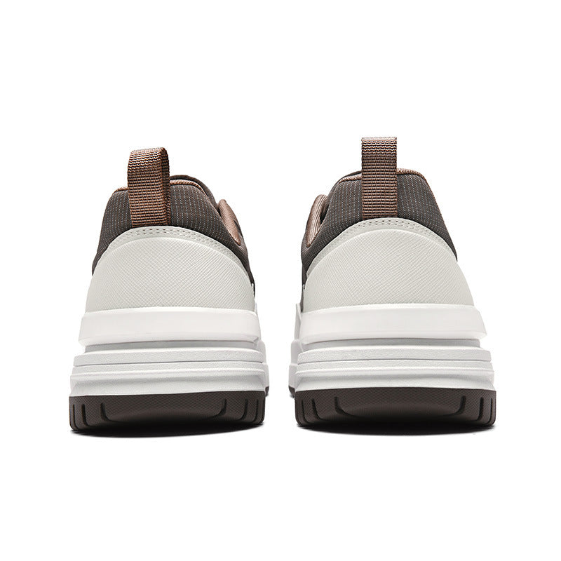 Simple color-blocked platform sneakers for men, breathable mesh upper, soft sole, versatile casual sports shoes.